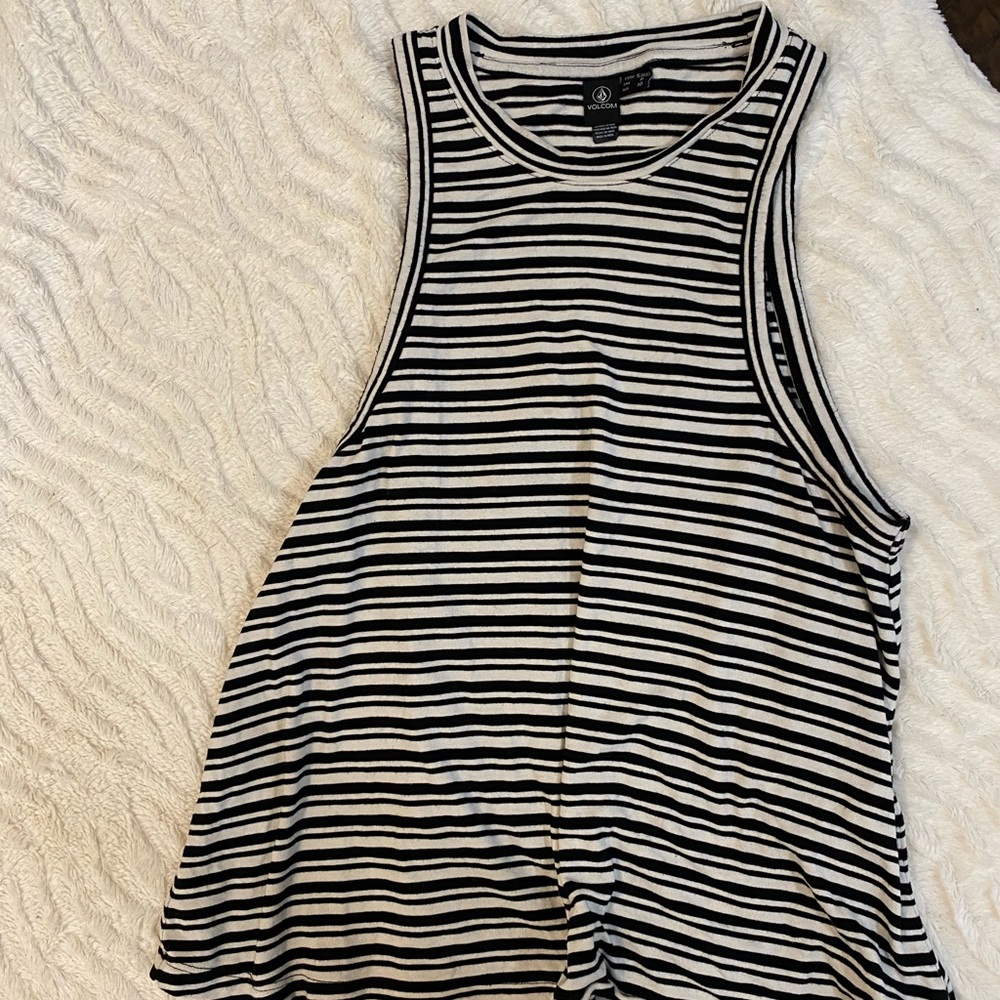 VOLCOM tank top. Size S. Black and White super soft
